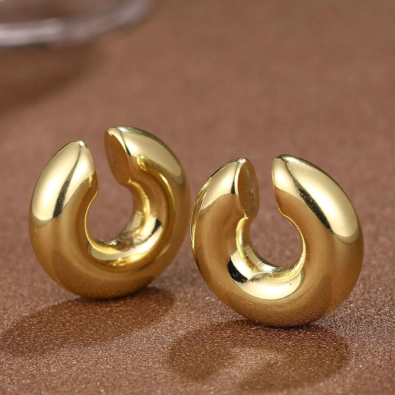 Chunky Gold Ear Cuff Earrings for Women Non Piercing,18K Gold Stainless Steel Chunky Round Huggie Minimalism Ear Clip on Earrings Ear for Women Cuff Ear Cartilage Clip Jewelry