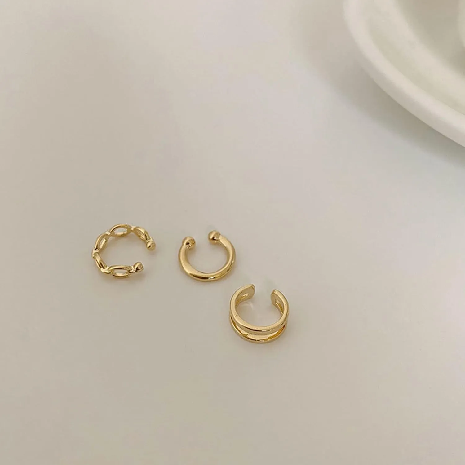 Gold Ear Cuff Earrings for Women 3pcs Dainty Non Piercing Ear Cuffs Trendy Cubic Zirconia Ear Cuffs Huggie Hoop Cartilage Earrings Adjustable Fake Earrings Jewelry for Men Women