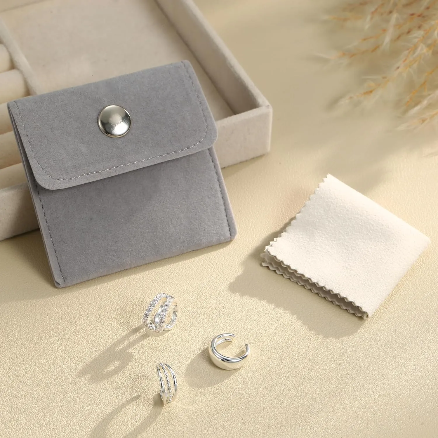 LOYALLOOK Ear Cuff Earrings for Women 14K Gold Plated Ear Cuffs Non Piercing Clip on Cartilage Earring Trendy Fake Earrings Hypoallergenic Huggie Hoop Clip Cuff Earring Lightweight